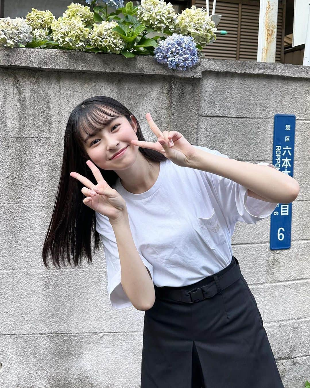 村山千夏のインスタグラム：「お知らせです。 テレビ朝日の動画配信サービス「logirl 」による私服グラビア「Daily logirl」に載せていただきました。  8/28月曜〜9/1金曜の5日間「Daily logirl」さんのInstagramに掲載させていただきます。  Twitterでは、サイン入りチェキを抽選で3名様にプレゼント。 Twitterもチェックしてくださると嬉しいです☺︎  https://www.tv-asahi.co.jp/reading/logirl/6735/  #jk#ljk#jk3#現役jk#女子高校生#高校生#18歳#18yearsold #05#05line#dailylogirl #foryoupage#fyp」