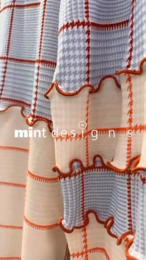 ミントデザインズのインスタグラム：「. -CHECK COLLECTION-  最新AWコレクションのチェック柄シリーズは、トップスとドレス2型が入荷しました‼︎ 鮮やかで柔らかい色合いが目を惹きます✨  ■COLOR CHECK TOP ■COLOR CHECK DRESS ■COLOR CHECK SHIRT DRESS」
