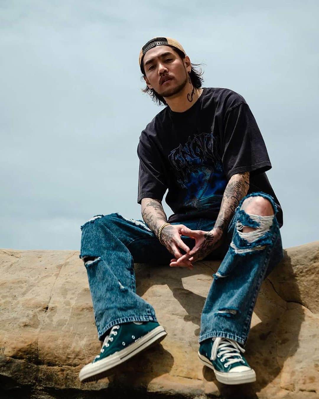 BITTER STORE OFFICIAL Instagramのインスタグラム：「←他の投稿はこちらから🔍 　  【人気のコーディネートをご紹介】 　 　 詳細は画像をタップしてご覧ください👀  　 ※画像内に記載されている価格はSALE時期などにより変動します事をご了承お願い致します。 　 　 -------------------------------------------------------  BITTER STORE(ビターストア)公式インスタグラム  感度の高い男性をターゲットにしたメンズファッションサイト。 旬なコーディネートやトレンドアイテムをご提案。 「センスと色気」を求める全ての男達へ ー 粋なファッションやライフスタイルをご紹介。  ------------------------------------------------------- 　  SHOPへのリンクはプロフィールに貼ってあります🔗  是非投稿の保存もよろしくお願いします🙇🏻‍♂️ 　 　  #bitterstore #ビターストア #bitter #bitter_snap #ビタ男 #fashion #ootd #ファッション #ファッションコーデ」