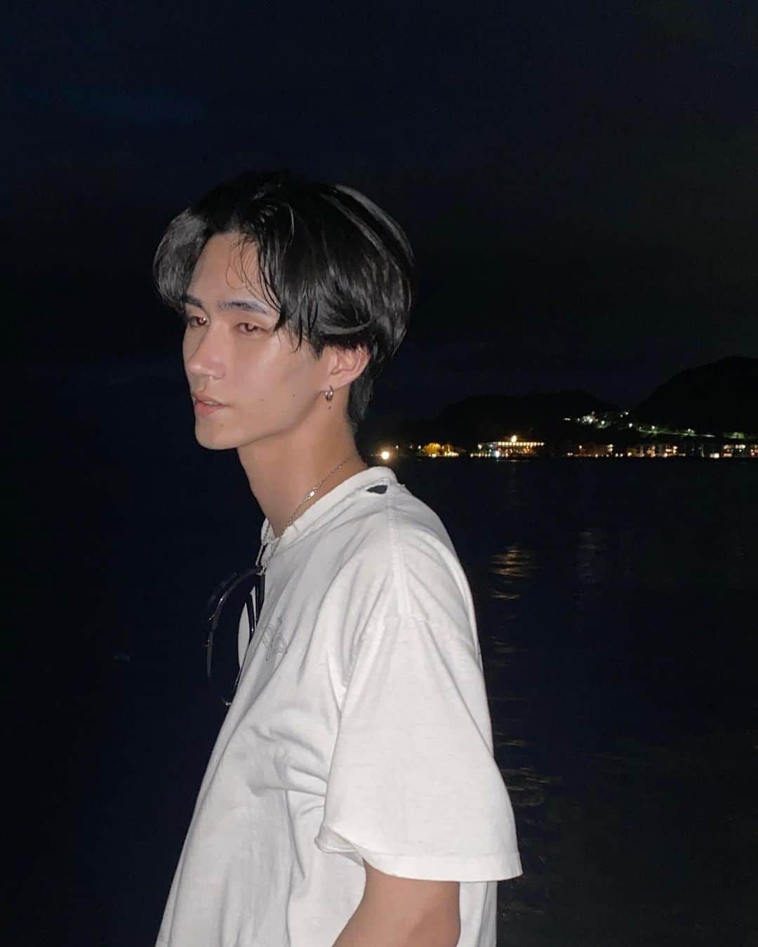 野村大貴のインスタグラム：「細身じゃ海モテないや #model #TaikiNomura #ガリガリではない #sea」