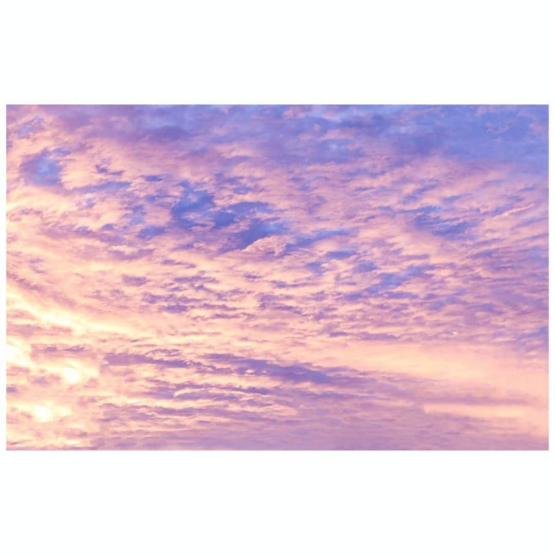 宮本笑里のインスタグラム：「泣きたくなるような空」