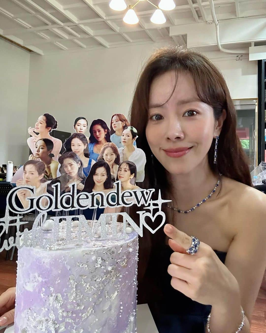 ハン・ジミンさんのインスタグラム写真 - (ハン・ジミンInstagram)「. Thank you!🌷Golden dew 💎 . #골든듀 #goldendew #💍」8月28日 18時57分 - roma.emo