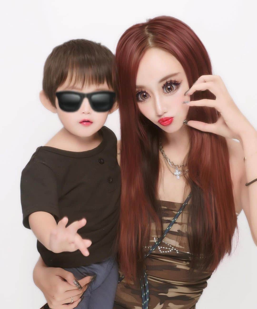 平尾貴代のインスタグラム：「この前久しぶりに息子とふたりでプリ撮ったよ🍒 息子が可愛すぎるし尊すぎる👦🏻🤍🤍   #愛知 #名古屋 #東三河  #男の子ママ #ママ  #ギャルママ」