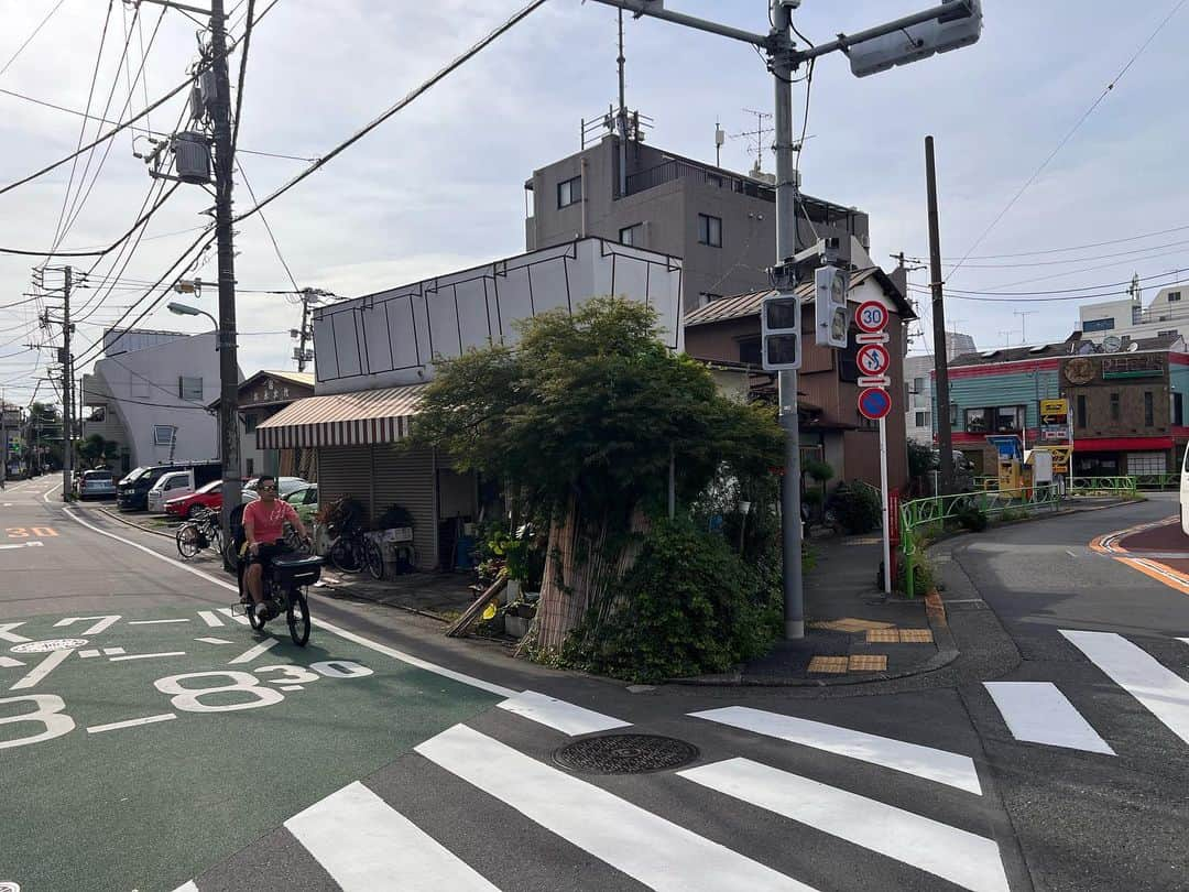 渡辺達生のインスタグラム：「2028.08.28…碑文谷の風景。溶接を頼みに来た工場の前で… #tatsuowatanabe」