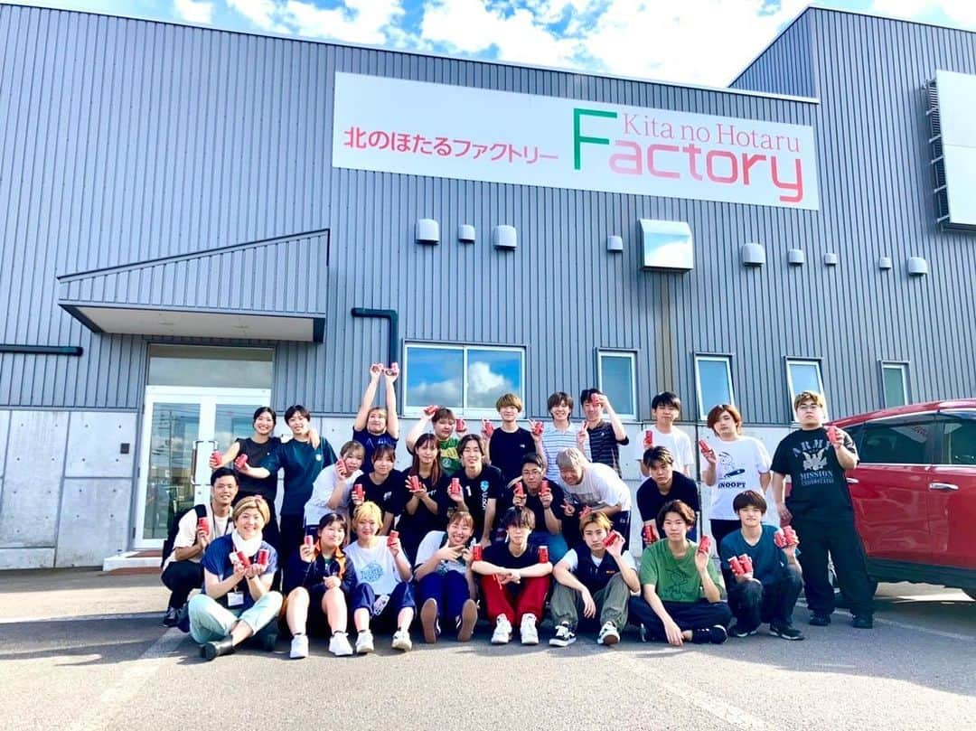 札幌ベルエポック製菓調理専門学校【公式】のインスタグラム：「.  〜お出かけ授業〜  調理師科1年生が、お出かけ授業で沼田町へ✨  沼田町の取り組みについての座学、生食用トマト•加工用のトマトの食べ比べ、トマト収穫などを行いました🍅  現地に行き、そこで働かれている人たちの話を聞き、食材•地域について触れたことで学生たちも様々なことを学べたかと思います☺︎  今回の学びをこれからに活かして下さい！！  #札幌ベルエポック製菓調理専門学校 #札幌ベルエポック #製菓調理 #調理 #調理師 #専門学校 #学生 #青春フォトグラフ」