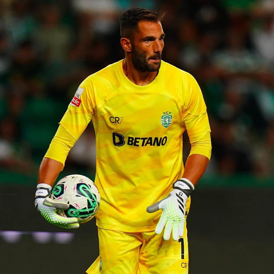 アントニオ・アダンのインスタグラム：「¡Seguimos @sportingcp 🦁! +3️⃣🧤」