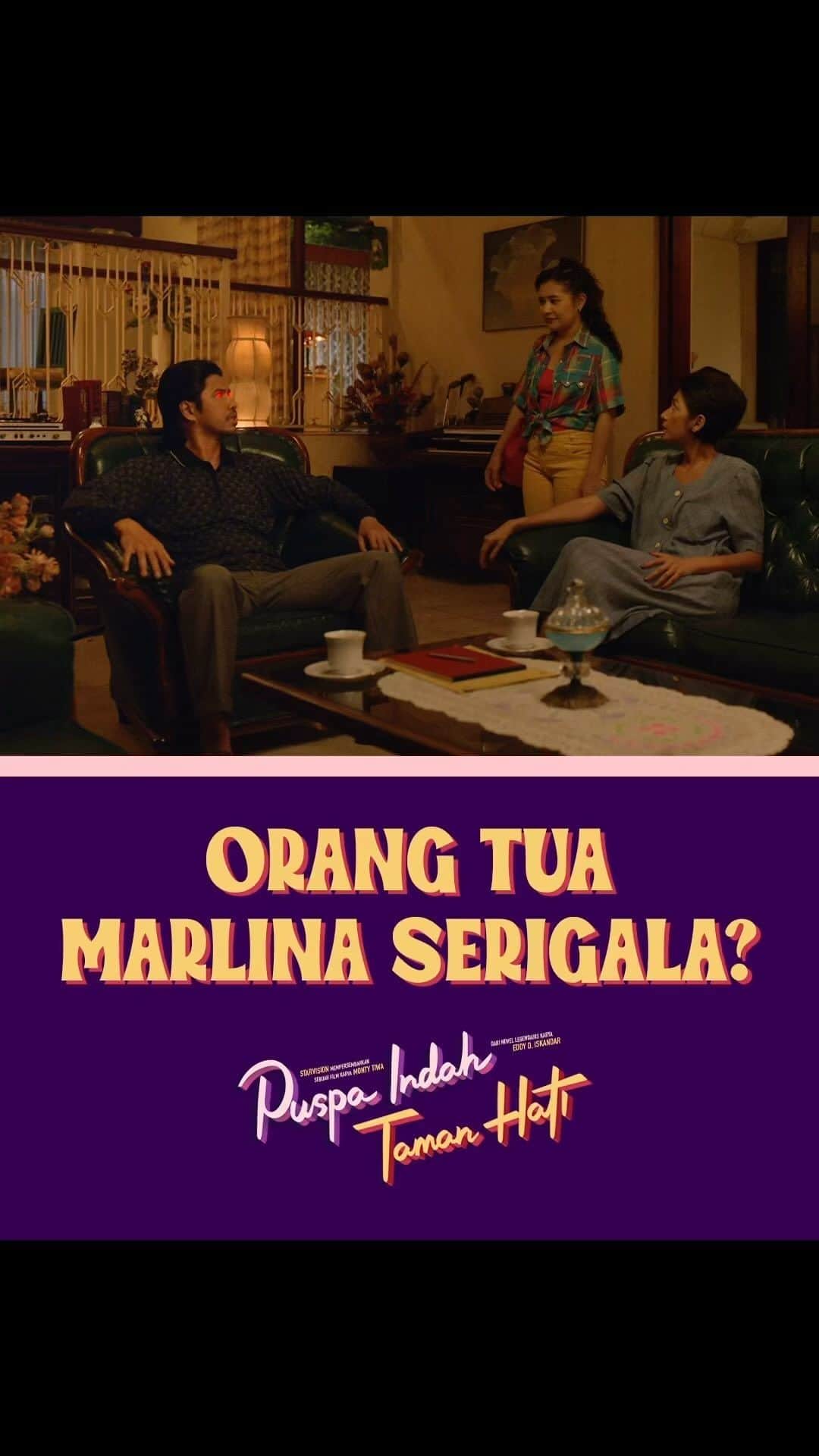 Prilly Latuconsinaのインスタグラム：「Tenang Galih orang tuaku bukan serigala kok hahahha!   Mana nih yang pernah kaya gini? insecure deketin cewe karena rumahnya gede? 🙃 Padahal kita cewe gak pernah mikirin itu sih.   Coba yang pacarnya suka insecure diajak nonton @puspaindahfilm 31 Agustus yaaa siapa tau dapet pencerahan.   #PuspaIndahTamanHati」