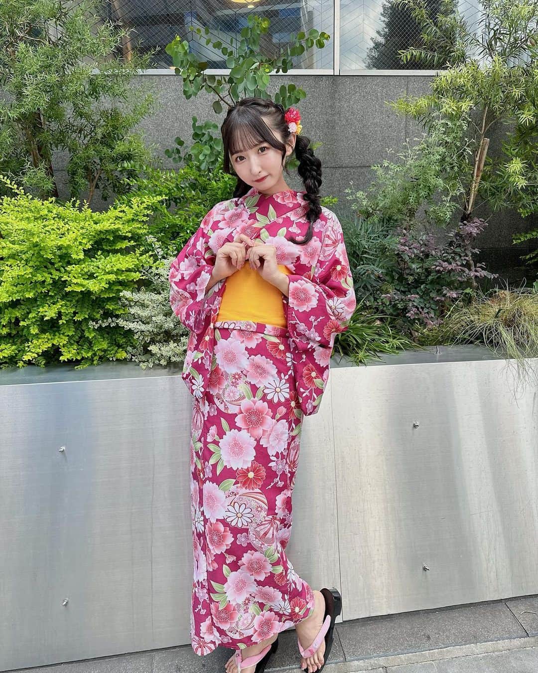 咲山しほのインスタグラム：「♥ . . 珍しくピンク色の浴衣🌷 . VASALAでレンタルしたよん♡ @vasara_kimono  @vasara_shinjuku  . 顔立ち的に 可愛らしい色が似合うねって 店員さんに言ってもらえた♡♡ ヘアセットもかわいくしてくれたよ💓 . わーい(˶ ¨̮ ˶)💕 とっても嬉しかったです♡ . ファン方にも いっぱい褒められて幸せだった日︎🫶 . . #浴衣 #浴衣女子 #浴衣ヘア #浴衣ヘアアレンジ #浴衣レンタル」