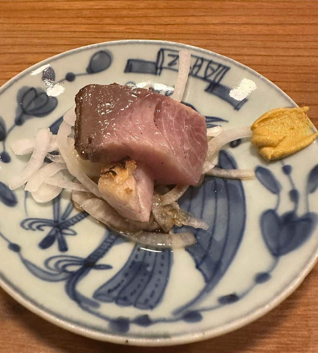 井上公造さんのインスタグラム写真 - (井上公造Instagram)「常連になりたい！そんな店です。大将の宮崎さんは僕と同じ福岡出身。でも、京都が似合います。 有名な食堂おがわから独立して、今では京都で2番目に予約が、取れない食堂とも呼ばれています。心に染みる味を堪能しました！  #京都グルメ   #祇園四条グルメ   #食堂おがわ   #カウンター   #和食   #予約困難店」8月28日 18時07分 - inouekozo39