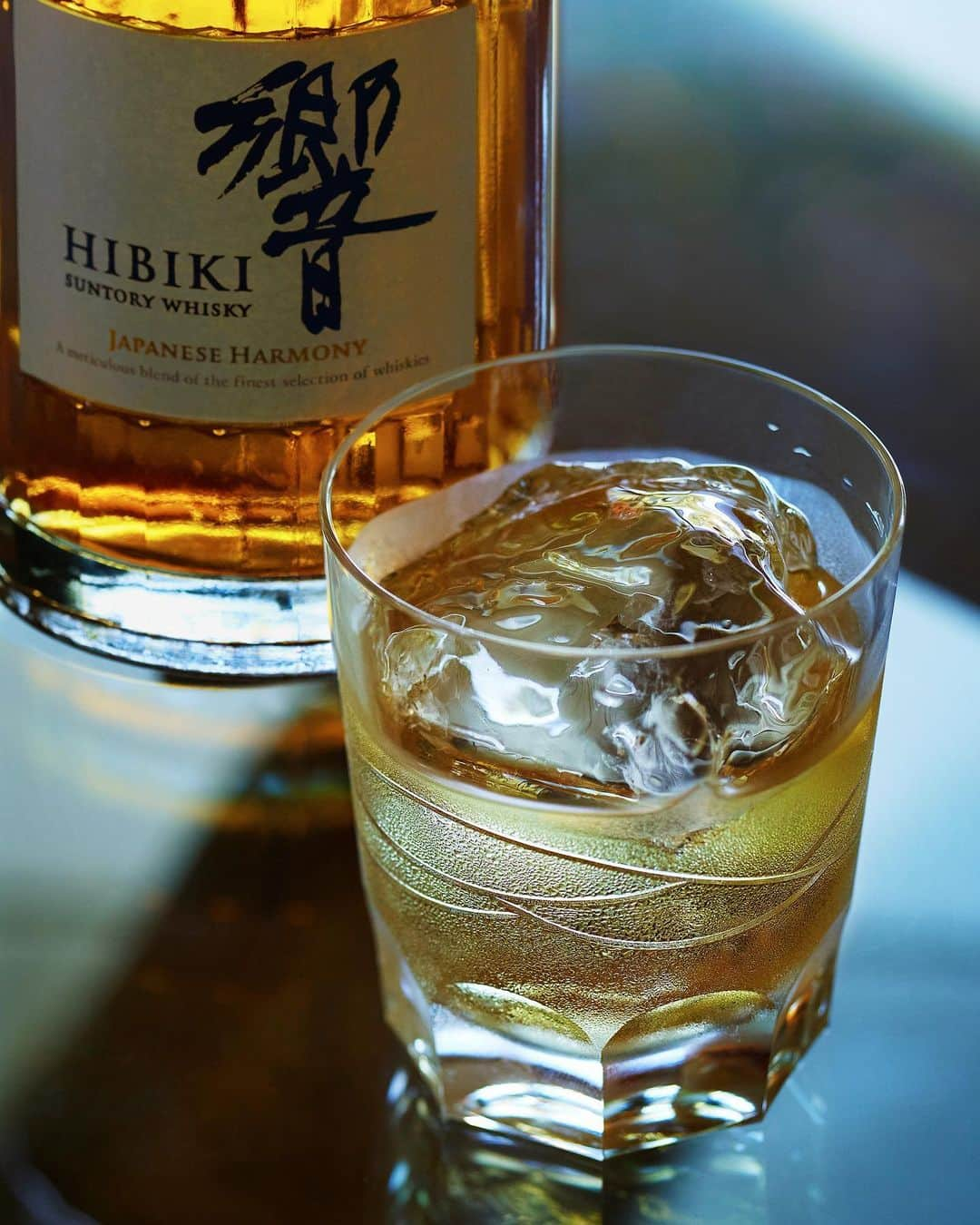 響 | SUNTORY WHISKY HIBIKIのインスタグラム：「. HIBIKI TIME ~二十四節気・処暑~  移ろう影に、巡る季節を感じ取る。 Dancing shadows against the table bring to mind the passage of the seasons.  #hibiki #響 #hibiki_time #二十四節気 #24seasons #処暑 #shosho #withnature #glass #純氷 #pureice #ontherocks #夏 #summer #晩夏 #光と影」