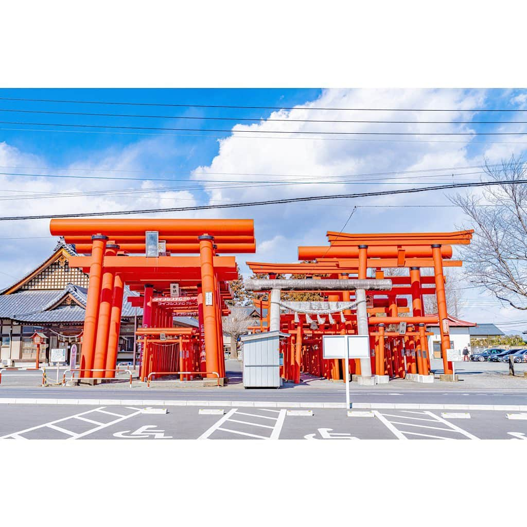 TOBU RAILWAY（東武鉄道）さんのインスタグラム写真 - (TOBU RAILWAY（東武鉄道）Instagram)「. . 📍Isesaki – Koizumi Inari Shrine This scenic spot is the pride of Gunma!  Learn about the Torii gates lined up here . The landmark Koizumi Inari Shrine boasts the tallest large  Torii gates within Gunma Prefecture. It has been well known to local people since olden times  as a miraculous shrine with various gods enshrined here,  such as the ones for abundant harvests,  household peace and prosperity, and business success. Torii gates that represent the achievement of great desires  are lined up in the grounds of the shrine.  These gates were donated by people who have been very successful. There are around 300 various large and small torii gates lined up in 3 rows of around 100m in length, and they give off an enormous impact when seen! It is also a famous spot for taking pictures, so be sure to do that during your visit to the shrine! . . . . Please comment "💛" if you impressed from this post. Also saving posts is very convenient when you look again :) . . #visituslater #stayinspired #nexttripdestination . . #isesaki #gunma #koizumiinarishrine #placetovisit #recommend #japantrip #travelgram #tobujapantrip #unknownjapan #jp_gallery #visitjapan #japan_of_insta #art_of_japan #instatravel #japan #instagood #travel_japan #exoloretheworld #ig_japan #explorejapan #travelinjapan #beautifuldestinations #toburailway #japan_vacations」8月28日 18時00分 - tobu_japan_trip