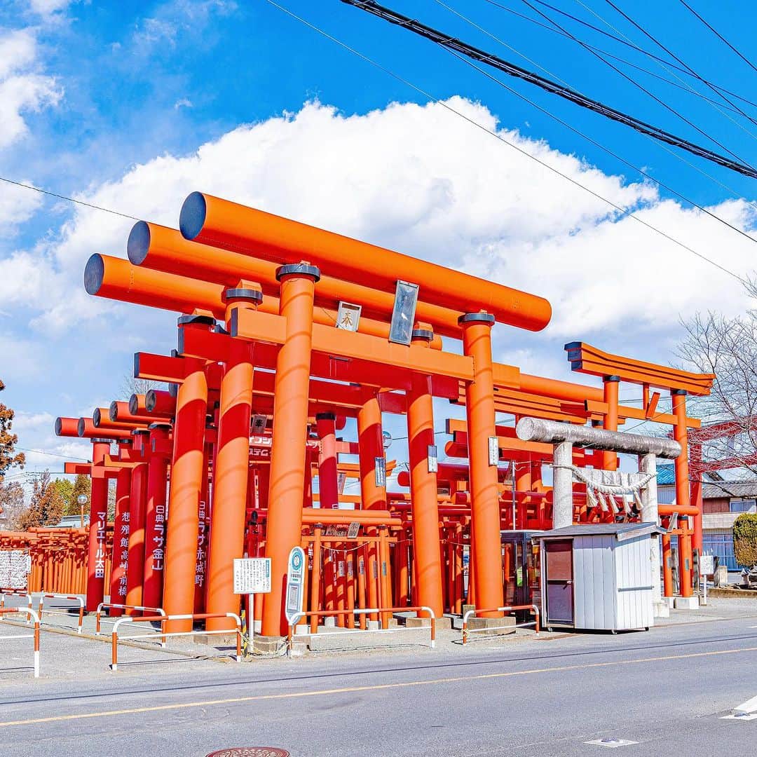 TOBU RAILWAY（東武鉄道）のインスタグラム：「. . 📍Isesaki – Koizumi Inari Shrine This scenic spot is the pride of Gunma!  Learn about the Torii gates lined up here . The landmark Koizumi Inari Shrine boasts the tallest large  Torii gates within Gunma Prefecture. It has been well known to local people since olden times  as a miraculous shrine with various gods enshrined here,  such as the ones for abundant harvests,  household peace and prosperity, and business success. Torii gates that represent the achievement of great desires  are lined up in the grounds of the shrine.  These gates were donated by people who have been very successful. There are around 300 various large and small torii gates lined up in 3 rows of around 100m in length, and they give off an enormous impact when seen! It is also a famous spot for taking pictures, so be sure to do that during your visit to the shrine! . . . . Please comment "💛" if you impressed from this post. Also saving posts is very convenient when you look again :) . . #visituslater #stayinspired #nexttripdestination . . #isesaki #gunma #koizumiinarishrine #placetovisit #recommend #japantrip #travelgram #tobujapantrip #unknownjapan #jp_gallery #visitjapan #japan_of_insta #art_of_japan #instatravel #japan #instagood #travel_japan #exoloretheworld #ig_japan #explorejapan #travelinjapan #beautifuldestinations #toburailway #japan_vacations」