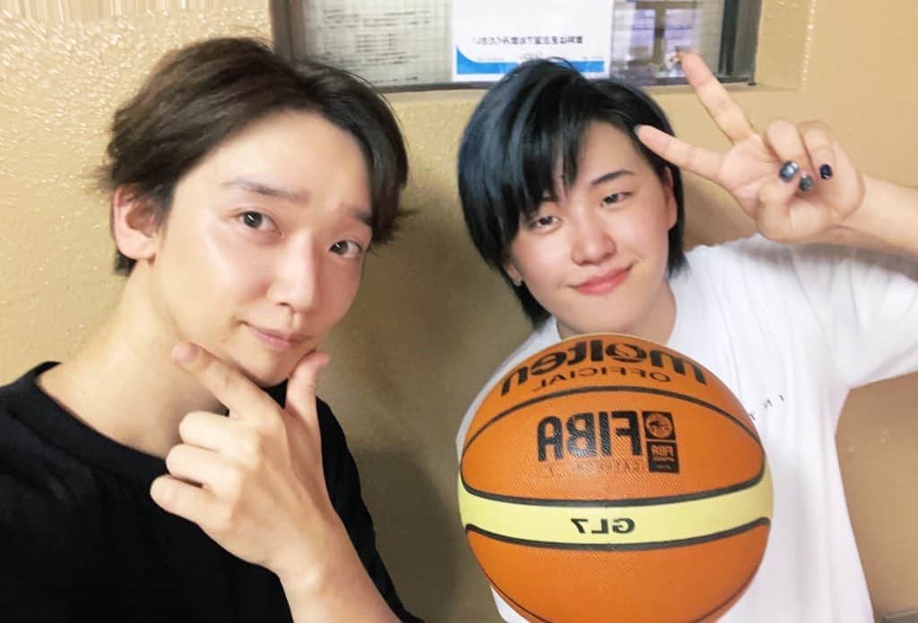 佐香智久さんのインスタグラム写真 - (佐香智久Instagram)「バスケした 一緒やる？」8月28日 18時02分 - tomohi_t