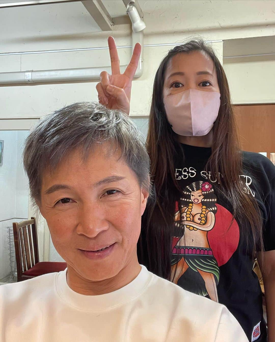 杉本知香さんのインスタグラム写真 - (杉本知香Instagram)「兼光くんの巨人師匠最高🤣🤣🤣 アキちゃん、24時間テレビで愛媛の理央奈ちゃんへのサプライズゲストで新喜劇メンバーで生出演！ 理央奈ちゃんの嬉しそうな顔、感動しました🥹  #中目黒美容室 #水玉れっぷう隊アキ #新喜劇アキ #吉本新喜劇#いいよぉ #24時間テレビ #りおなちゃん #プラスマイナス兼光 #巨人師匠」8月28日 18時10分 - sugimotoc