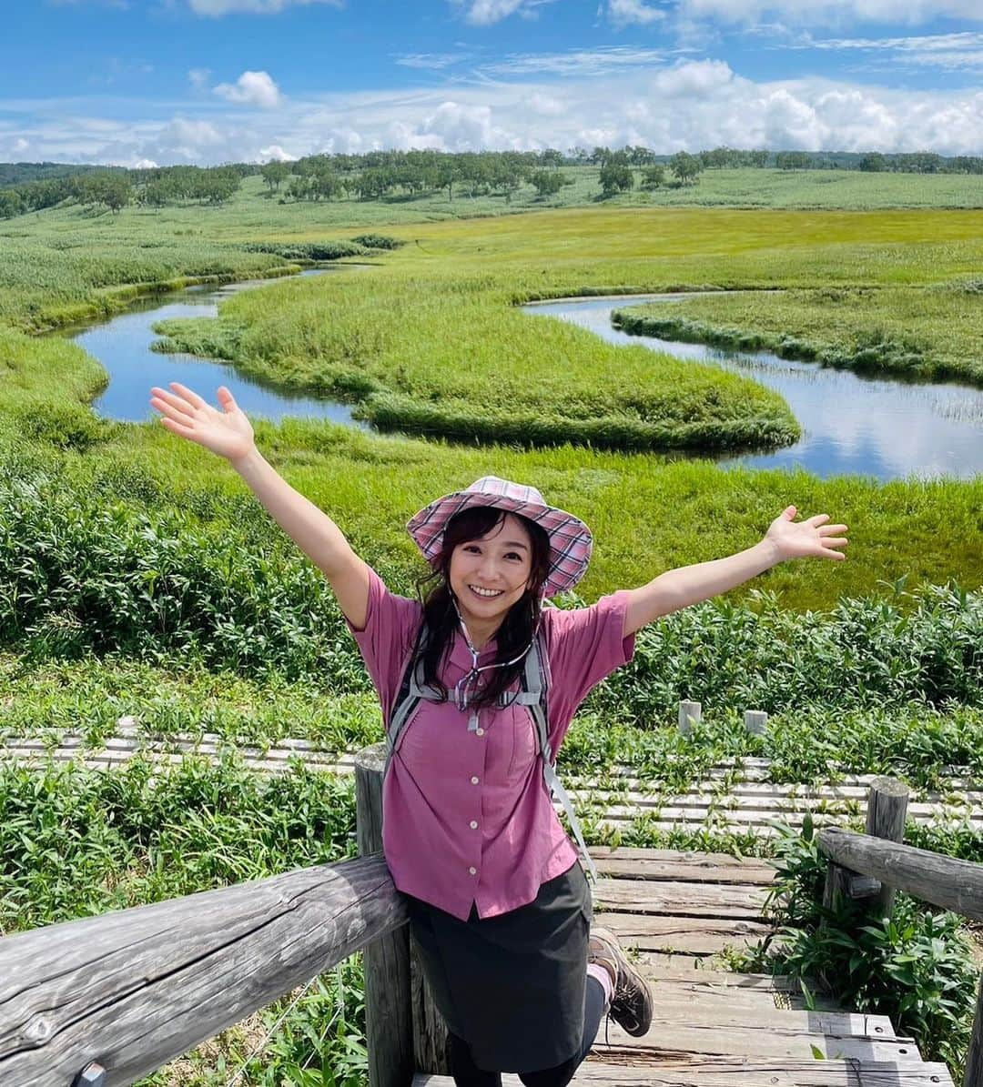 HBC北海道放送アナウンス部さんのインスタグラム写真 - (HBC北海道放送アナウンス部Instagram)「佐藤彩です！ (@hbc_ayasato )  ウェザーセンターの近藤肇アナ 山ガールの堀内美里アナとともに 雨竜沼湿原へ行ってきました🙌 . . 緑いっぱいの夏の香りとともに…  心も穏やかな気持ちになれる時間🥹  ほとんどずっと喋って笑って楽しんできました😂  大量の汗はご愛嬌ですね！笑 . . ランチタイムは みーちゃんの山ごはんパワーにのっかり 大好きなカレーをいただけるという幸せ🍛✨  おやつタイムも最高✨✨  あぁ、なんという贅沢…🤭  癒しの夏の思い出です🥜  #北海道 #夏 #雨竜沼湿原 #雨竜町 #楽園 #山ガール #山好き #HBC #アナウンサー #近藤肇 アナ  #堀内美里 アナ #佐藤彩 #夏の思い出」8月28日 18時12分 - hbc_announcer