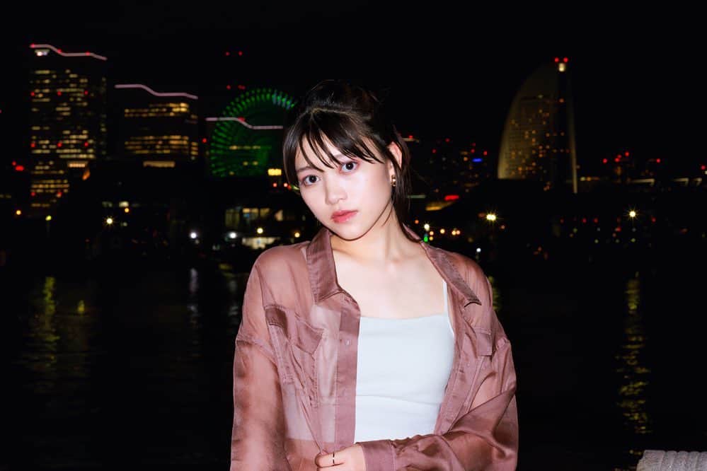 広瀬まのか︎のインスタグラム：「この夏はおなか見せる服ばっかり着ていたので、おなか冷やしまくりでした。これ撮ってる時もちゃんと冷えまくりでした。皆様はおなかまもらなきゃだめですよ🌙」