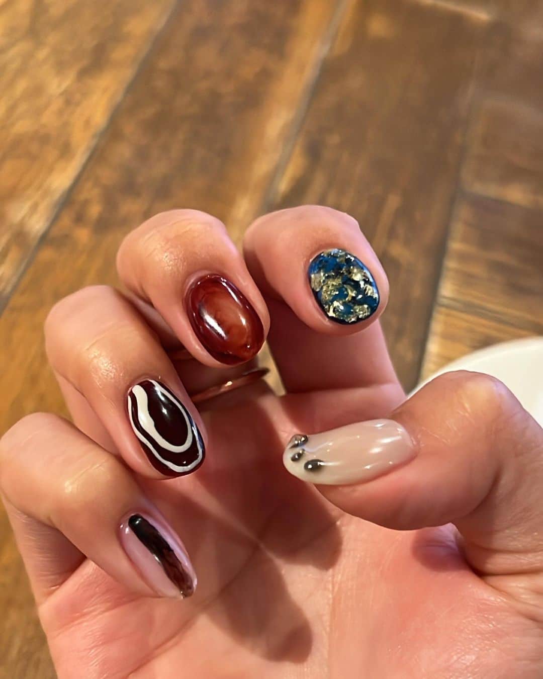 鈴本美愉のインスタグラム：「new nail💅  今回はちょっとアート風🎨」