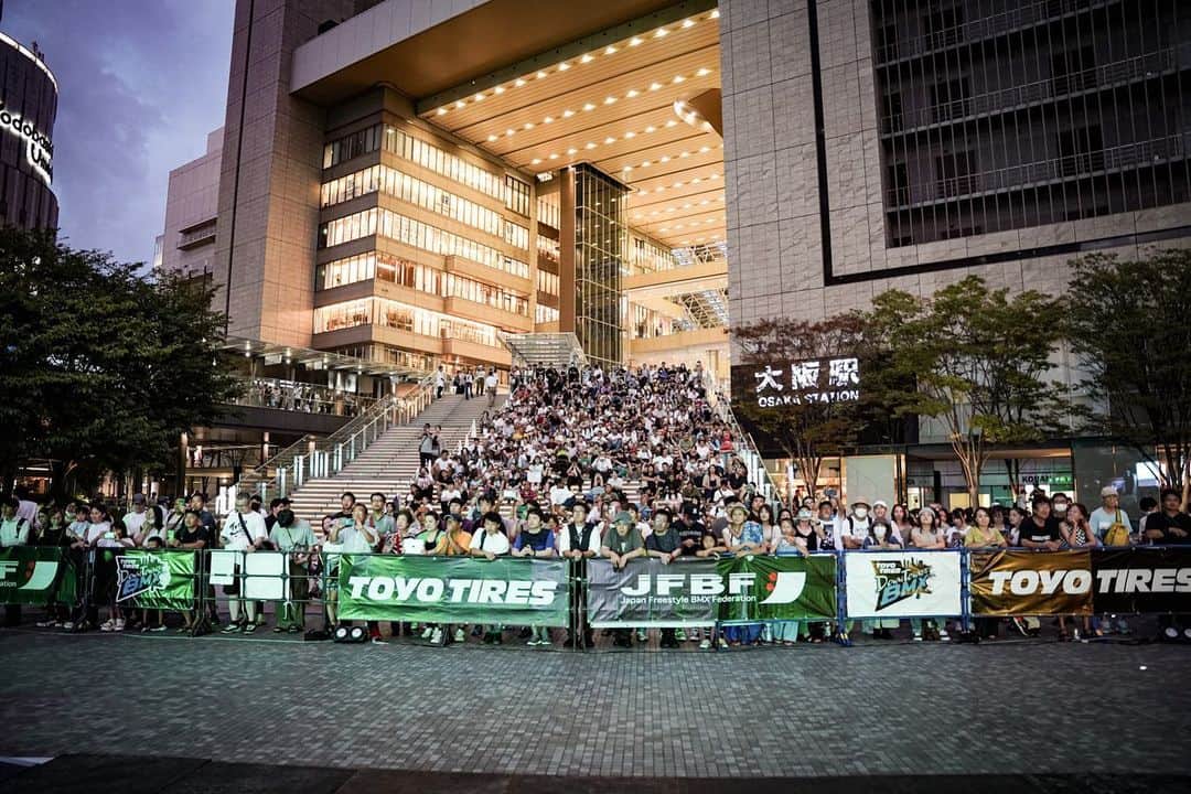 大池水杜さんのインスタグラム写真 - (大池水杜Instagram)「#DowntownBMX at Osaka station🔥  レース×パークの新ジャンル！？ めちゃくちゃ面白い大会でした！ 準決勝で負けちゃった😂  レースの子達とあまり絡む機会無いけど改めてレースの凄さやパークの良さ、そしてBMXの面白さを魅せれて実感できた🙌🏼  写真の最後に準決勝2本目の動画あります！  会場まて応援に来てくれた皆さん、雨が降っても直ぐにコース拭いてくれた方々、運営関係者の皆さん、素晴らしい時間を一緒に過ごせて最高でした！ありがとうございました！  色んな人に会えて楽しかったです🫶🏻  Photo @o26jun   @visavis_jp #slopeshot #VANS #bern #タウン情報おかやま #ライト電業 #bmx #bmxgirl #bmxfreestyle #bmxwomen」8月28日 18時41分 - minato_oike