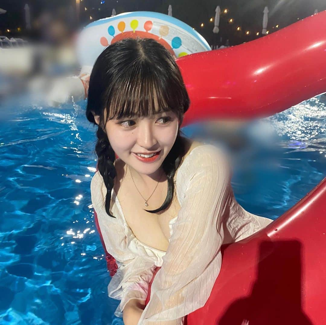 佐藤妃星さんのインスタグラム写真 - (佐藤妃星Instagram)「🥤🩵🌺  幼馴染👩‍👩‍👧‍👧で行ったプール🐬  Twitterにも写真載せてるのでみてみてね🫣♡  #akb48 #佐藤妃星 #きぃちゃん #00 #プール #ナイトプール #pool #水着 #東京プリンスホテル」8月28日 18時34分 - 8iikiichan