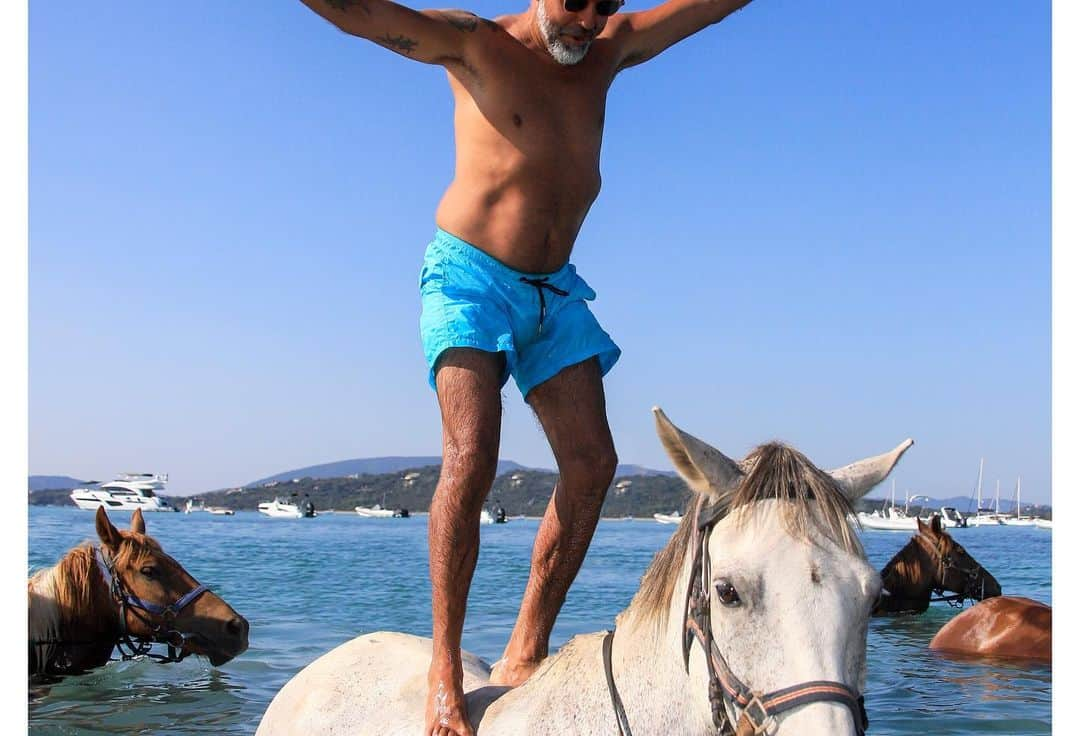 イネス・リグロンさんのインスタグラム写真 - (イネス・リグロンInstagram)「Best way to start the day in Corsica island, if you like to wake up with the sun…. riding with our friends Marina and David and their horses, on the beach and swimming in the sea. You must try it. It is for sure one of the very best feeling in the world! #ranchvillata #corse #portovecchio」8月28日 18時35分 - inesligron