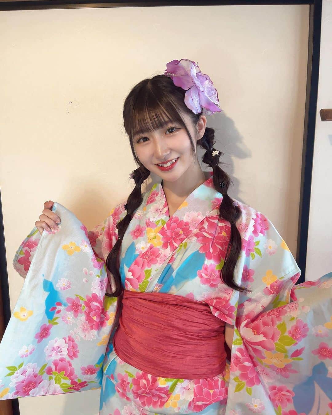 のインスタグラム：「撮影会で着た浴衣👘💓 一緒にお祭り行く〜？？♡ . #newbieivy #ニュービーアイビー #坂本愛莉 #あいぽん #アイドル #idol #japaneseidol #浴衣 #浴衣ヘア #ツインテールアレンジ #ツインテール #鎌倉」