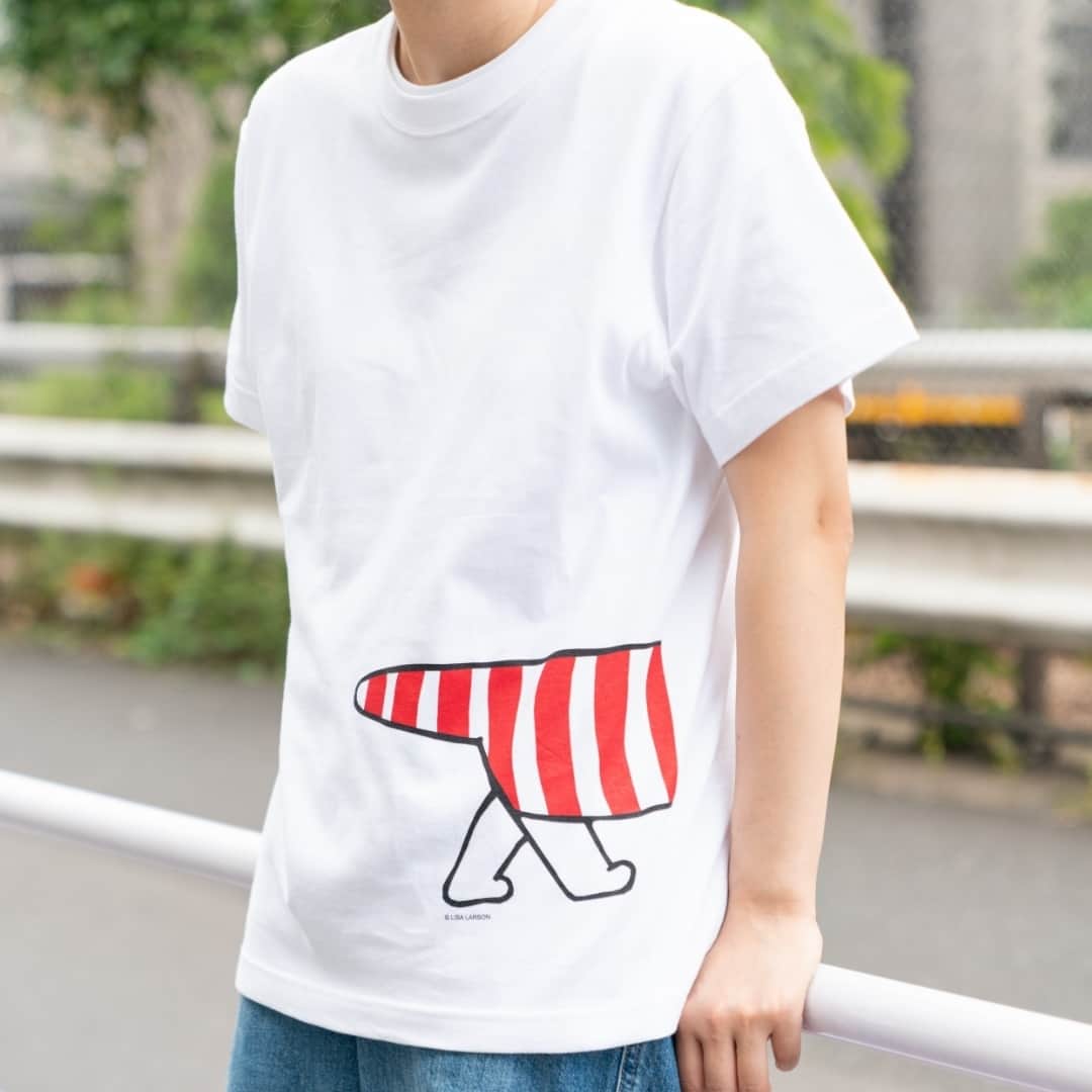 リサラーソンさんのインスタグラム写真 - (リサラーソンInstagram)「【まだまだ大活躍！】⁠ ⁠ 本日12：00より、トンカチストアと直営店「TONKACHI,6」にてTシャツのセールが始まります！⁠ ⁠ 夏の終わりのTシャツセール、ぜひお買い得なこの機会をご利用くださいね。⁠ ⁠ 詳しくはこちら⁠ https://shop.tonkachi.co.jp/blogs/news/tsale23⁠ ⁠ ================⁠ ⁠ トンカチストアはプロフィールのリンクよりご覧いただけます。⁠ ⁠ →@lisalarsonjp⁠ ⁠ ➡️TONKACHI STOREでもリサ・ラーソンの情報をお届けしております。⁠ ぜひフォローしてくださいね。⁠ →@tonkachi_store⁠ ⁠ ================⁠ ⁠ #LisaLarson #リサラーソン #tonkachi #トンカチ #tonkachistore #トンカチストア #🔨#Sweden #スウェーデン #北欧 #北欧インテリア #北欧雑貨 #北欧ライフスタイル #ceramic #陶器 #陶芸家 #作家  #gift #ギフト #暮らしを楽しむ #暮らし #トンカチT」8月28日 10時00分 - lisalarsonjp