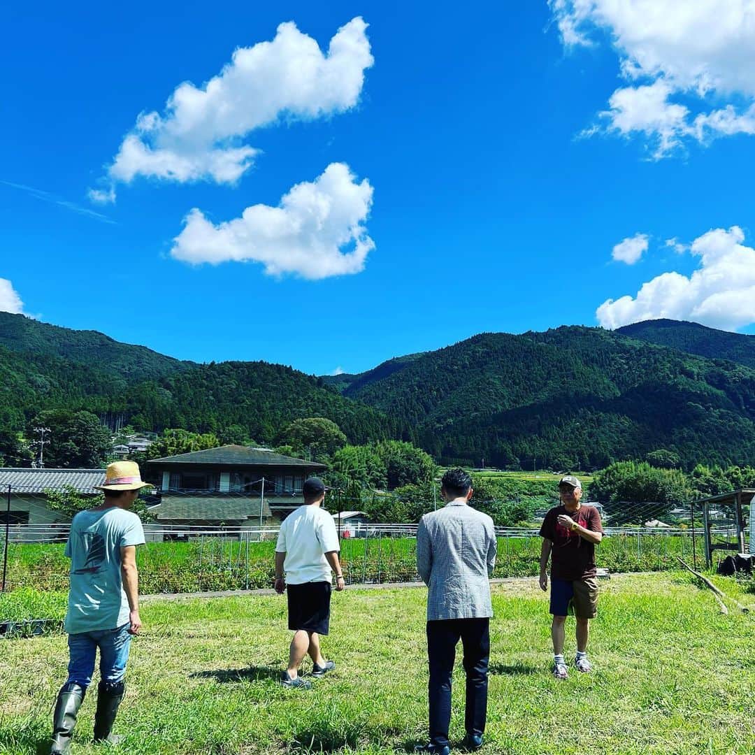 三浦崇宏さんのインスタグラム写真 - (三浦崇宏Instagram)「#summer #kyoto #farm  #農園 #京都 #夏 #田舎 #instagood  #インスタグラム #インスタグラムといえば夏の空と聞いて」8月28日 10時02分 - takahiro3ura