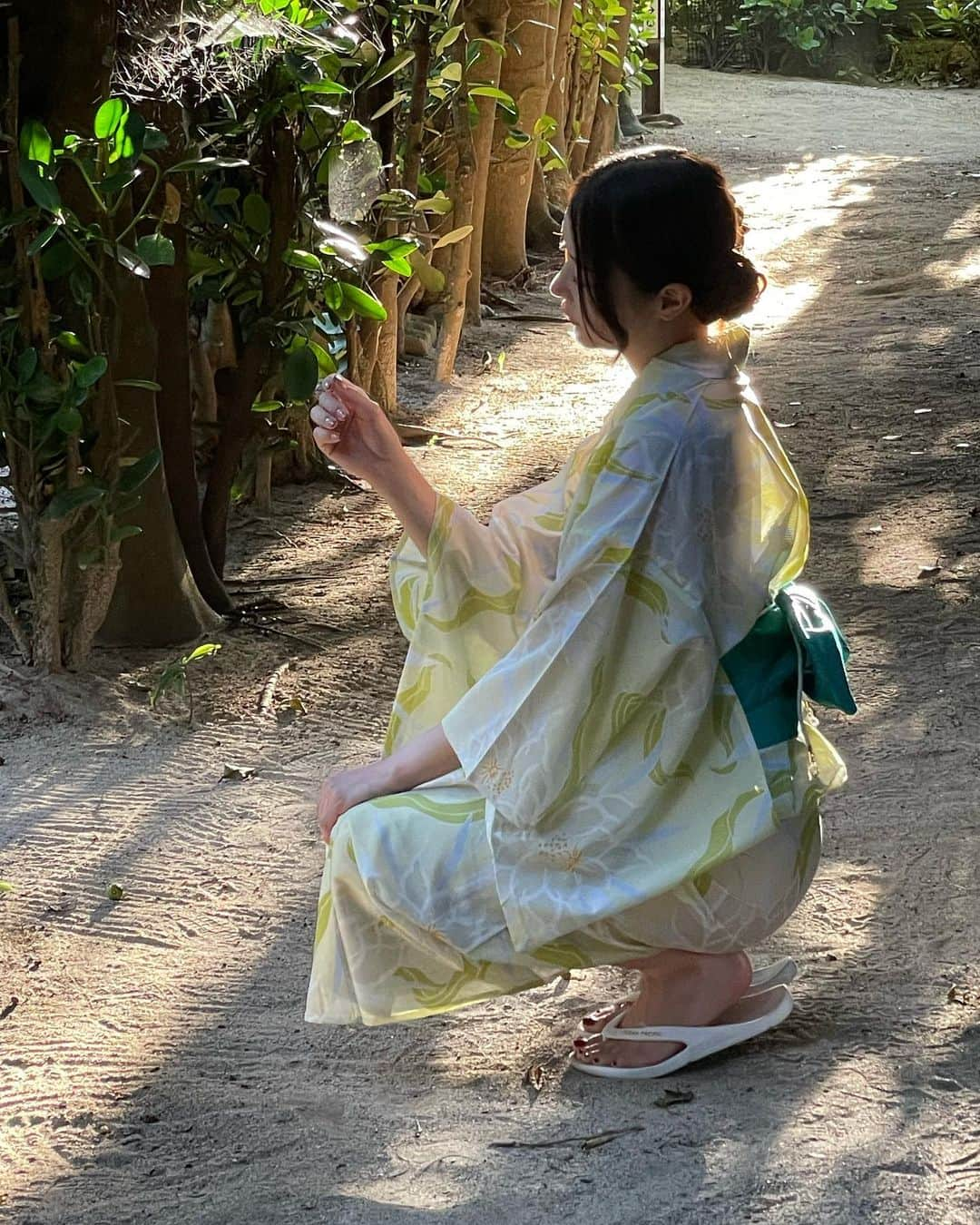 白峰ミウのインスタグラム：「🏵️👘🔆 . . . #写真集 #オフショット #浴衣 #yukata #japan」