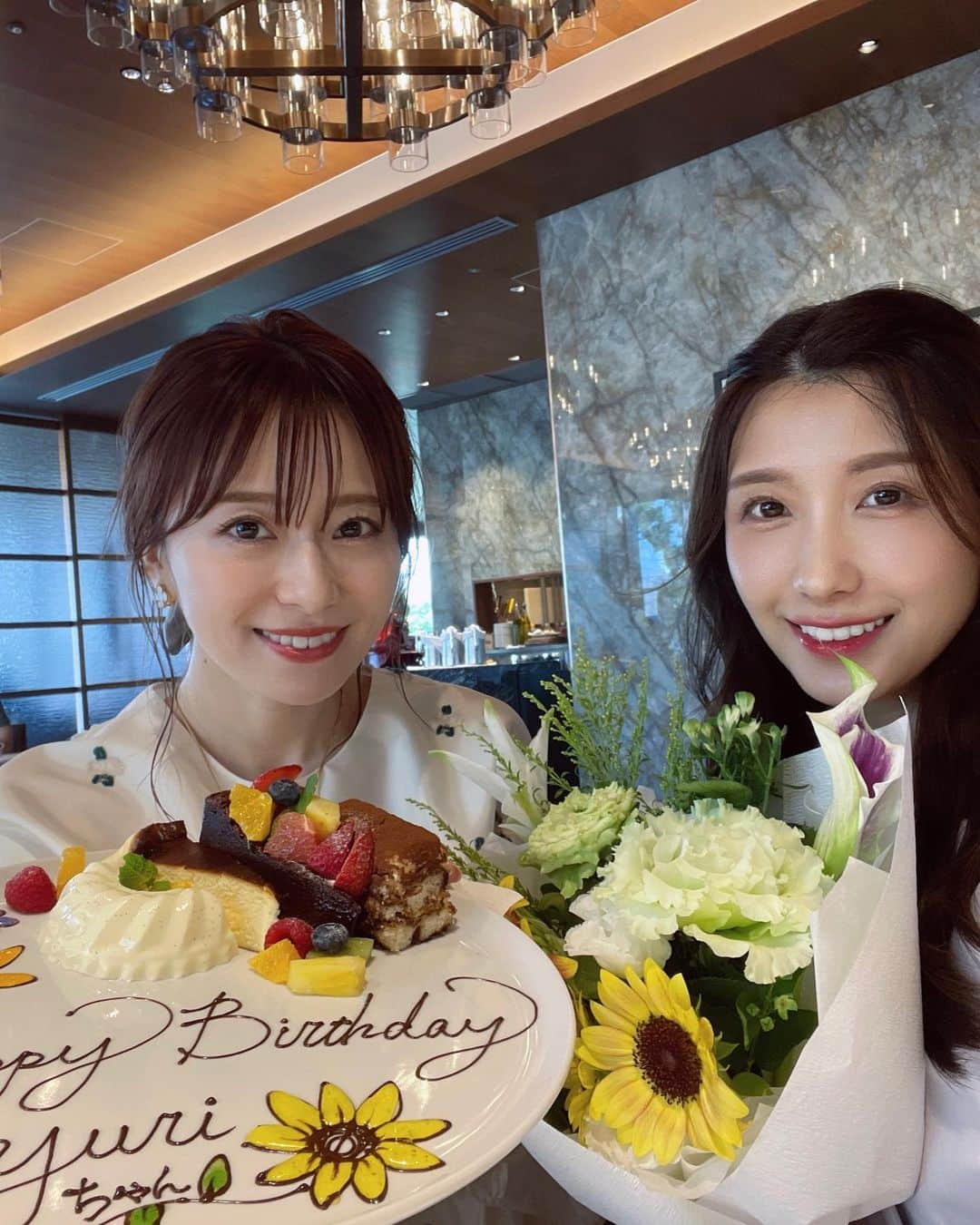 伊藤友里さんのインスタグラム写真 - (伊藤友里Instagram)「36歳になりました🌻  毎年中身がいつまで経っても大人になっていない自分にびっくりしますが  周りに支えられて無事歳を重ねられています🫧  恩返しできるように…🤍」8月28日 11時13分 - ito_yuri_official