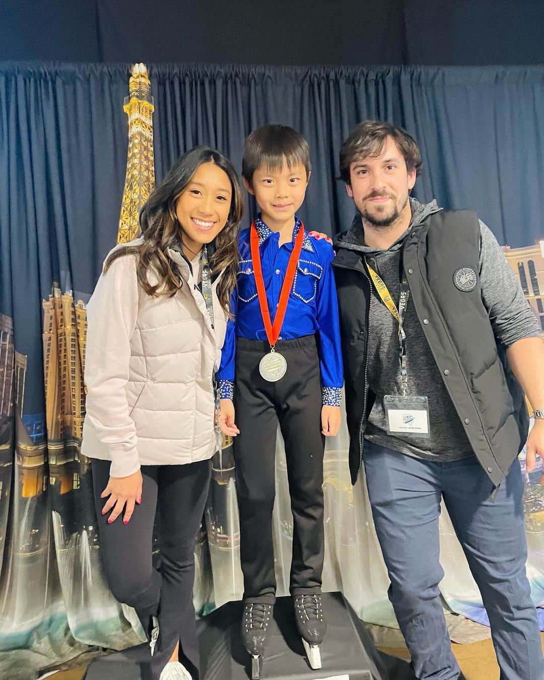 ジェシカ・カラランのインスタグラム：「Quick get away to Las Vegas for Zack’s club competition! What a great experience for everyone to travel out of state + compete in a new environment against other skaters from Nevada. Each skater had their own challenges at this competition + they tackled their programs like champs! 🏆 Giving our skaters every opportunity to step out of their conform zone & having them grow as a skater + a human can only benefit them. They were SO supportive of one another & it makes my heart happy 🤍⛸️」