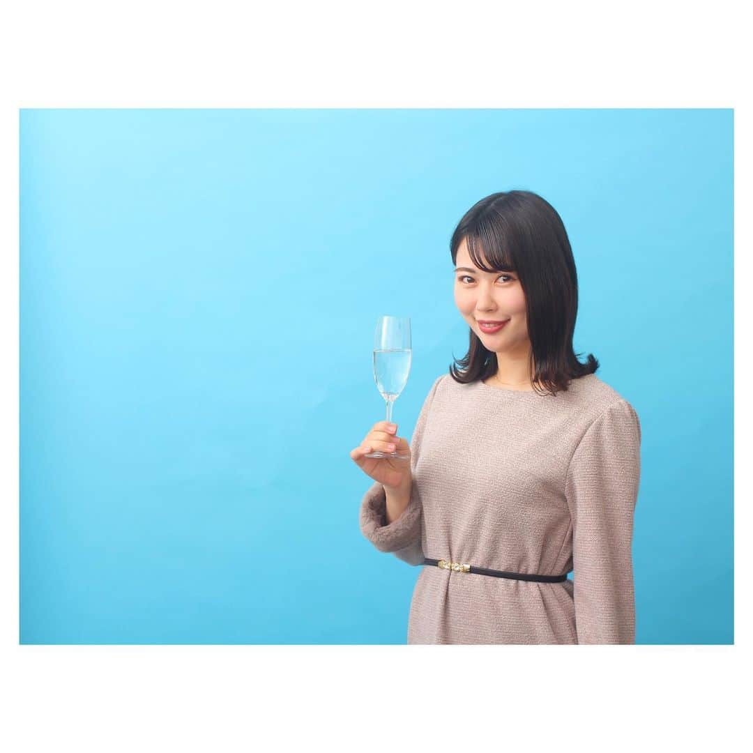 安蒜幸紀さんのインスタグラム写真 - (安蒜幸紀Instagram)「. 越乃寒梅さん「#私と日本酒」 . 2023年もあっという間に 半分以上過ぎてしまいましたが... . 有難いことに本当に忙しくさせて頂いていて まったくインスタ更新出来ていませんでした😭 . ちょっとずつ振り返ります... 新潟の越乃寒梅さんの公式インスタの連載 「＃私と日本酒」に出させて頂きました🍶 . 地元の馴染みのあるお酒なので感激✨ インタビューは公式インスタでご覧下さい👇 @koshinokanbai  . インタビューを受けていて 改めて日本酒が好きだなと思った日でした🤍 . #日本酒#石本酒造#淡麗辛口#越乃寒梅#灑#越乃寒梅灑#純米吟醸#新潟#地酒#新潟地酒#ポン酒#酒蔵#日本酒好き#日本酒で乾杯」8月28日 11時26分 - ambirusaki