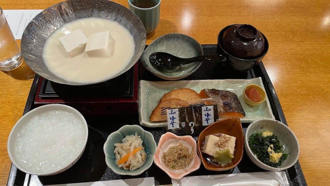 木村祐一のインスタグラム：「看板に偽り無し！とはこの事です。朝ごはん。 #いつぞやの #朝ごはん #朝食 #ホテル #都ホテル #京都 #BSフジ #ロケ」