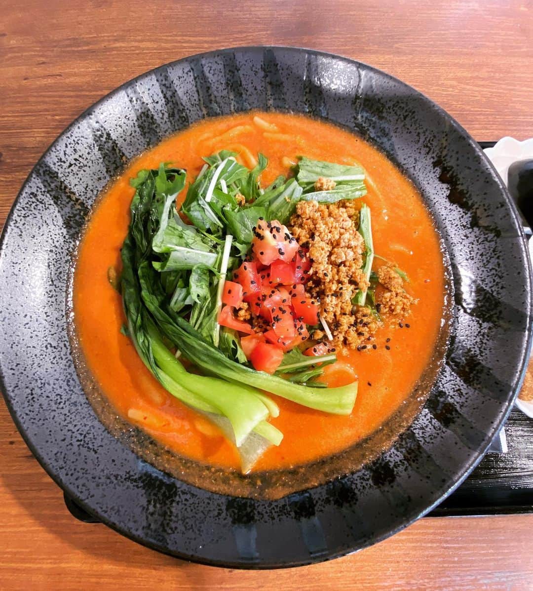 関智一のインスタグラム：「うまくたの里で食べた赤坦々うどん トマトベースの坦々スープ 安定の旨さ！  #木更津 #うまくたの里」