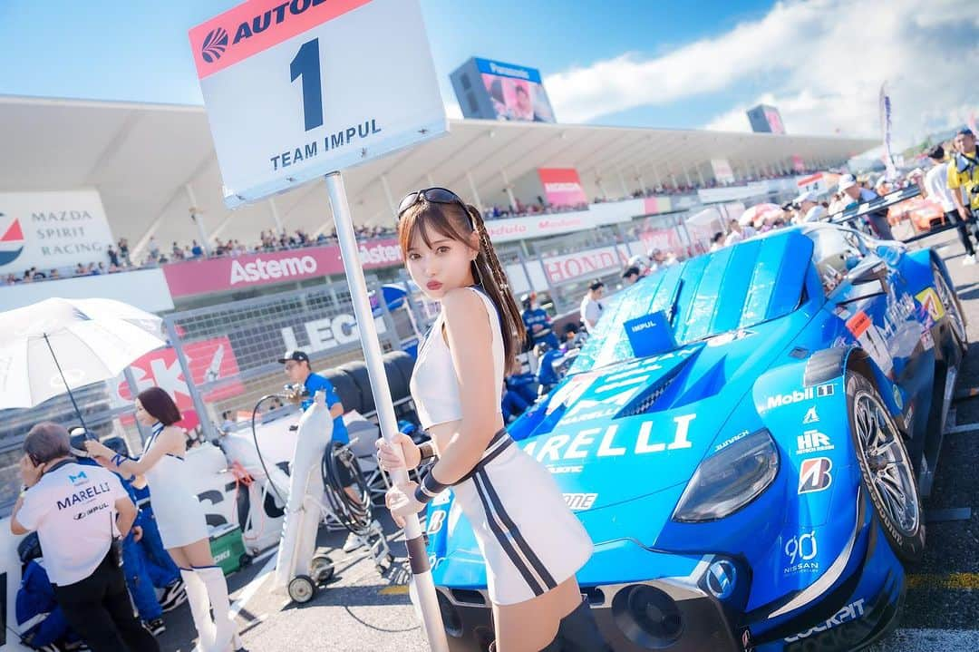 引地裕美さんのインスタグラム写真 - (引地裕美Instagram)「スーパーGT 第5戦 鈴鹿🦌🎡決勝 ありがとうございました‼︎  Mobil1サポートチームは 1号車▶︎5位 100号車▶︎7位 8号車▶︎14位 という結果になりました✨  決勝日はみんなに殆ど会えなかったけど、 上から手振ってくれたり一生懸命見つけてくれてありがとう🖤  PCCJは今シーズンのGTとの同時開催は今回の鈴鹿戦でラストでした‼︎ 次戦のスーパーGTからはGTとF4のみです☝🏻🖤  暑い中応援ありがとうございました🥹✨  #mobil1 #mobil1レーシングサポーターズ #supergt #marelliimpulz #teamimpul #鈴鹿サーキット #suzukacircuit  #UMine #japanese #japanesegirl #일본 #costume #レースクイーン #rq #モータースポーツ #motorsports」8月28日 11時32分 - yuumihikichi