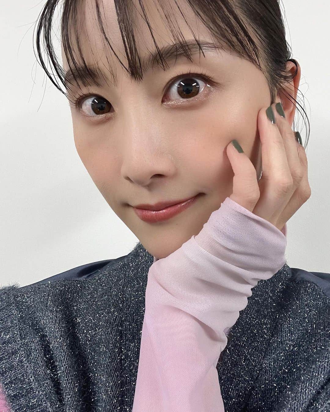 松井玲奈のインスタグラム：「昨日のメイク💫 @milktouch_japan  のマスカラを初めて使ったんだけど、綺麗に長く伸びてくれてびっくり！やはりいいと言われる物にはちゃんと理由があるのね。 買います。」