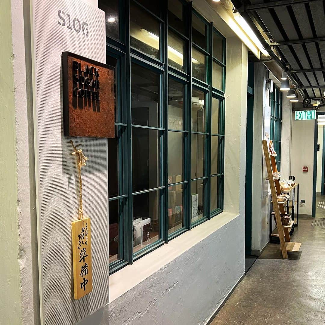 畑亜貴さんのインスタグラム写真 - (畑亜貴Instagram)「色々なお店があって素敵。  #akhtravelogue #香港」8月28日 12時08分 - akihata.jp