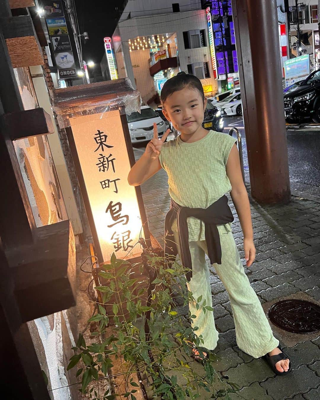 亜弥さんのインスタグラム写真 - (亜弥Instagram)「🍜🍛🌶️ 名古屋観光✌🏾 1件目 アンティークのお店に立ち寄り @storeinfactory  ここはビル一棟全部がお店！USA産のお鍋を購入w💸 2件目　お友達のお店 @cactusclub_nagoya  古着のTシャツGET👚 3件目 焼き鳥屋 【東新町 鳥銀】 @toshincho_torigin  KENくんのお店 @vacation_club_nagoya にも行ったよ🍒🌵  次の日🌞 昼は念願の【味仙】へ @yaba_misen  前回台湾ラーメンの辛くないのを頼んでしまったから 今回はイタリアン(1番辛いのから2番目のやつ) めっちゃ辛かった🥵🌶️ でもやっぱり味仙は美味しかった❤️ その後は、お口直しに大須の団子やさん🍡【新雀本店】へ 1本100円だし美味しいし🥰 お腹いっぱいの名古屋🐷  満腹ルンルンで東京へ帰宅〜 30分走って車死亡…😱 代車に乗って(日本車って軽い)🚙 ルンルンで帰りました❤️  @eight89 くん何から何まで色々と ありがとうございました✨また東京で🗼  #名古屋 #名古屋観光 #名古屋グルメ  #夏休み #帰りの渋滞えぐい」8月28日 12時03分 - _ayaaa19_