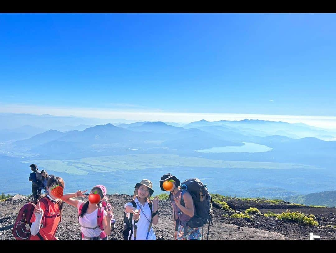 安藤萌々さんのインスタグラム写真 - (安藤萌々Instagram)「富士登山🗻 追加で横向き写真🤳たちも投稿っ！ 1.3枚目は友人がカメラで撮ってくれました！ ・ ・ 今日からの1週間もよろしくお願いします🌟  大越さんも、ヒロドさんも帰ってきて、久しぶりに揃っての放送になりそうです。(ヒロドさんは中継だっ⛹️)  #休日の過ごし方 #7月 #登山  #デビュー 戦 #富士山  #絶景  #アナウンサー #富士登山 #休日 #mountain  #climbing  #mtfuji  #mtfujijapan #japan #fuji」8月28日 12時12分 - momo_ando_ex