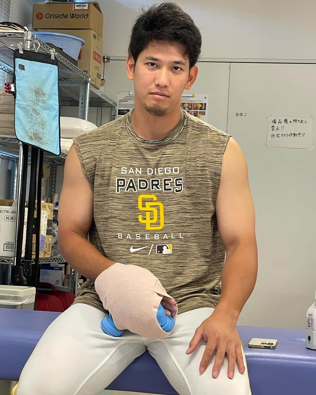 石川柊太のインスタグラム：「あなたの帰りをみんな待っている  #福岡ソフトバンクホークス #やる気満々 #🌰原」