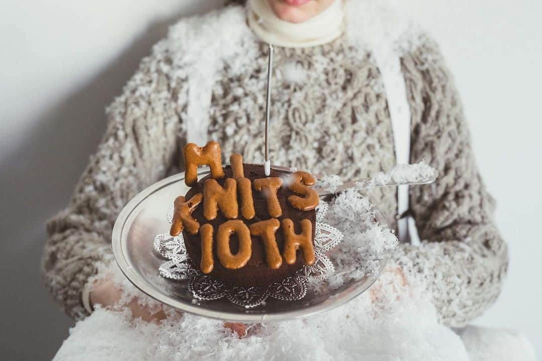 なかしましほ（foodmood）さんのインスタグラム写真 - (なかしましほ（foodmood）Instagram)「Miknits 10th クッキー缶、明日11時からほぼ日さんで販売スタートです。佐渡バターなど厳選した材料で作る今回のクッキーは一般的なクッキー缶の約2倍量のたっぷりサイズ。 ぎっしり詰めてお届けします。」8月28日 12時56分 - foodmoodshop
