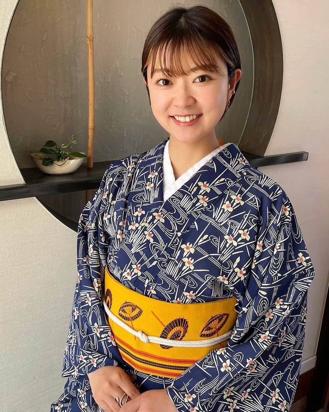 常盤よしこさんのインスタグラム写真 - (常盤よしこInstagram)「今日は夏の着物で一寸一服 先日のリユース展で購入😊 今日も鶴屋で皆さんからのリクエストお待ちしてまーす❤️  #熊本鶴屋#サテライトスタジオ#午後2時5分一寸一服#rkkラジオ#鶴屋リユースきものショップバザール#夏の着物#着物のある生活」8月28日 12時58分 - yoshiko.tokiwa