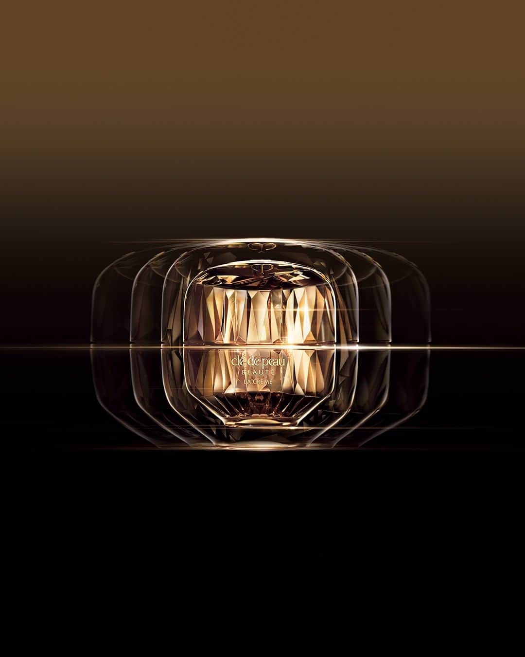 Clé de Peau Beauté Officialさんのインスタグラム写真 - (Clé de Peau Beauté OfficialInstagram)「#LaCreme is a singularity in the world of luxury skincare, marrying efficacy with luxurious indulgence. Now in its eighth generation, the iconic La Crème is infused with over 60 carefully selected ingredients, including the very rare CeraFerment Extract, to rejuvenate your skin from within and improve your skin’s natural renewal process.   To elevate your skincare game to new heights, pair La Crème with #KeyRadianceCare, our signature 3-step ritual that deeply nurtures and boosts Skin Intelligence for a beautiful, youthful complexion.  クレ・ド・ポー ボーテ #ラクレーム （医薬部外品）はクレ・ド・ポー ボーテ最高傑作のハイパフォーマンスクリーム。 8代目となるアイコニックなラ・クレームには、希少なセラファーメントエキスをはじめ、さまざまな厳選成分が配合されています。  ラ・クレームと肌の知性*を高める３ステップ #キーラディアンスケア を組み合わせて、スキンケアをより効果的に。  *「肌の知性」とは、すべての人が生まれながらにそなえている、生涯美しい輝きを保ち続けるための鍵です。」8月28日 13時00分 - cledepeaubeaute