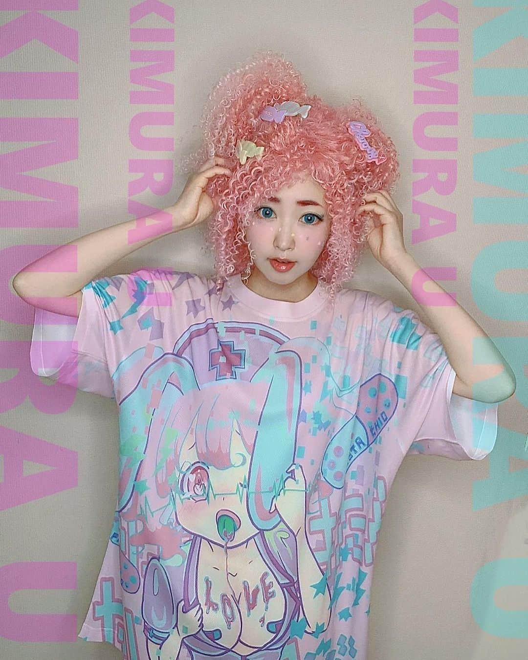 木村優さんのインスタグラム写真 - (木村優Instagram)「The T-shirt designed by  KIMURA U is on sale at 【Harajuku Hearts】in L.A.😘💕💕 I made it with all my heart!🫶🫶💕I really want everyone in America to wear this T-shirt.🥰Please check it out.😘 ⁡ #HarajukuHearts #kimurau #PistaAndChio #ピスタとチオ #木村優 #kawaii #harajukufashion #harajuku #原宿ファッション」8月28日 13時09分 - kimura_u