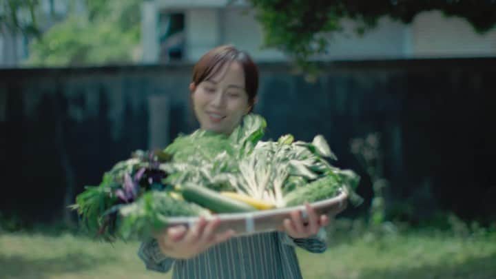比嘉愛未のインスタグラム：「New CM🎬*☆  #しまのや #琉球青汁ゼリー @collagen_simanoya」