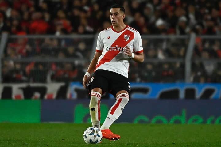 ロヘリオ・フネス・モリのインスタグラム：「Que lindo volver a jugar en el Monumental!!!! Gran victoria,esto sigue.⚽️🤍❤️🤍🙏🏽💪🏽」