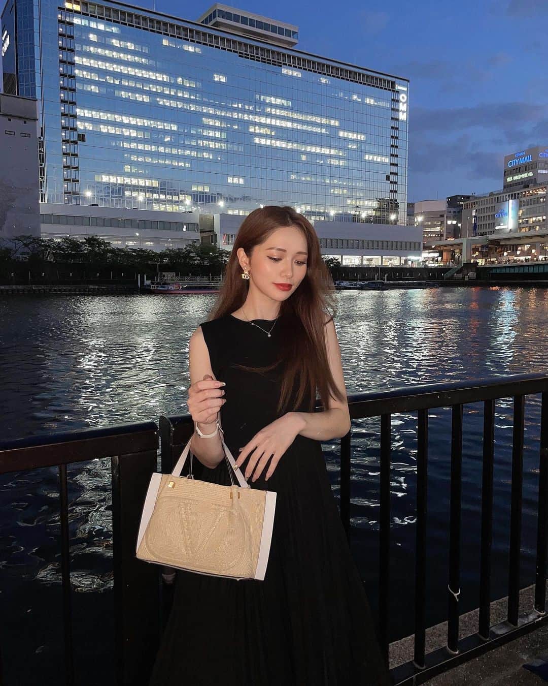 のインスタグラム：「. 天神祭の時の🌃載せ忘れ  もお夏終わっちゃうね🥲💦  #me」