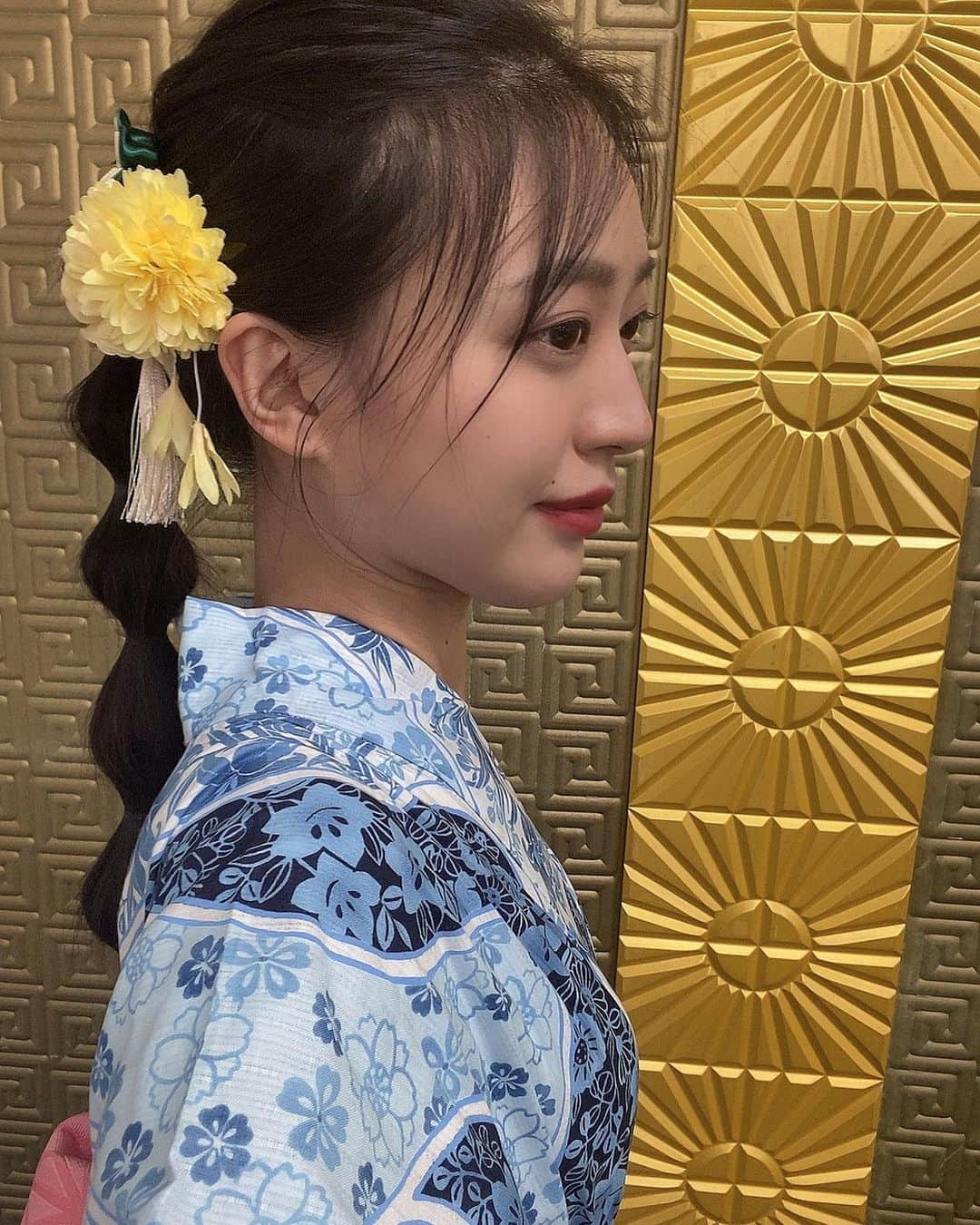 佐藤里菜のインスタグラム：「💎️🎀🌼🌲🍓  水色のたくさんのいろいろな花が散りばめられたゆかたが爽やかで夏にピッタリ🩵🐬❄️💎✨️  ピンクの帯で可愛さをプラスしました💕  そして、お気に入りのヘアアレンジ「玉ねぎヘア」🧅 モコモコになった髪の毛が玉ねぎみたいで1つ結びが更に可愛くなります☺️  ヘアアレンジも髪飾りを含めると無限大♾！ ヘアアレンジ含めゆかたのトータルコーディネートを思いっきり楽しめるのもゆかたの魅力の一つです🥰  【ミス日本ゆかた女子オーディション】みなさんの応援のおかげで、ただいま2位です！！ 本当にありがとうございます😭  オーディションも残り1日を切りました！ ここで、投票券についてお知らせです！  投票券をご購入していただき、そちらをオーディション終了時間までにお使いにならないと『投票券が失効』してしまい使えなくなってしまいます💦 まだ、投票券を購入したけど投票をしていないという方は、投票期限までの投票をお願いいたします！  また、「投票券の購入」と「投票期限」は時間が異なりますので、ご注意ください⚠️  〇投票券の購入期限・8/29(火)19:00まで 〇投票期限・8/29(火)21:00まで  8/29(火)19:00を過ぎてしまいますと、投票券は購入できなくなってしまいますのでご購入を御検討中の方はお時間にお気をつけください😣  ただいま2位、、たくさんの方に応援していただき入賞圏内に入れていることがとても嬉しいです😭  ですが、3位との差や他の参加者の方の追い上げもどきどきなので、ラストスパートも今まで以上に応援したいと思ってもらえるよう全力で頑張ります！！ ぜひ、応援よろしくお願いいたします🙇‍♀️  ・  ランキングマスター内での投票数の数で｢グランプリ｣｢準グランプリ｣が決定します👑 また、3位~7位の中から｢審査員特別賞｣に相応しい方がいれば若干名選ばれます！  ランキングマスターの詳しい内容は以下の通りです！ ・投票券1枚につき[110円] ・複数枚の投票券の購入可能 ・投票期間 8/24(火)18:00~8/29(火)21:00まで ・投票券の販売時間 8/29(火)19:00まで  投票ページのURLは、プロフィール、ハイライトにあります！ 応援よろしくお願いいたします！  #オーディション #投票 #ゆかた #浴衣 #ゆかた女子 #ヘアアレンジ #ゆかたヘア #浴衣ヘアアレンジ #玉ねぎヘアー #もこもこ #モコモコ #水色 #ピンク #花 #花柄 #爽やか #爽やかコーデ #ミス日本ゆかた女子2023 #応援よろしくお願いします #audition #yukata #hairarrange #skyblue #pink #flower」