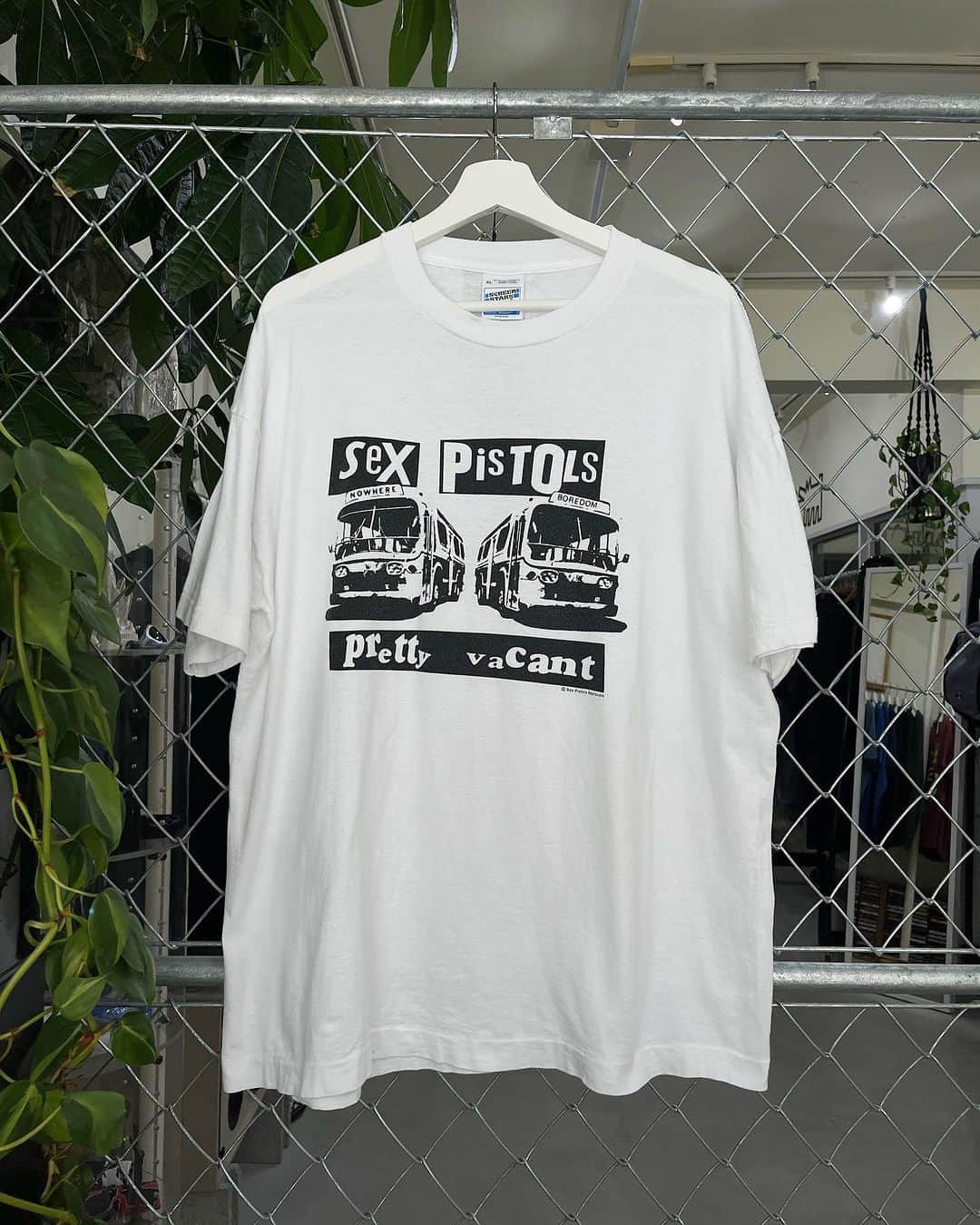 ジャムルのインスタグラム：「OPEN UNTIL 7:00PM . '96 SEX PISTOLS ¥15000+tax(16500) . お問い合わせはお電話で承ります .  #jammru#jammru_tee#vintagetshirt #vintagetee#vintagebandtee #osaka  #fashion  #streetstyle  #streetfashion  #vtg  #vintage  #used  #usedclothing  #古着 #古着屋 #ファッション #70s #80s #90s」