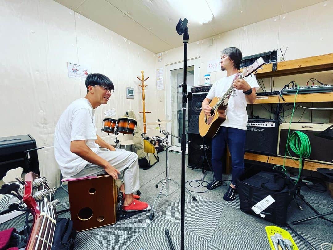 のインスタグラム：「苫小牧の思い出。 #活性の火 のあと、スタジオに入る俺たち。真面目だな〜😙」