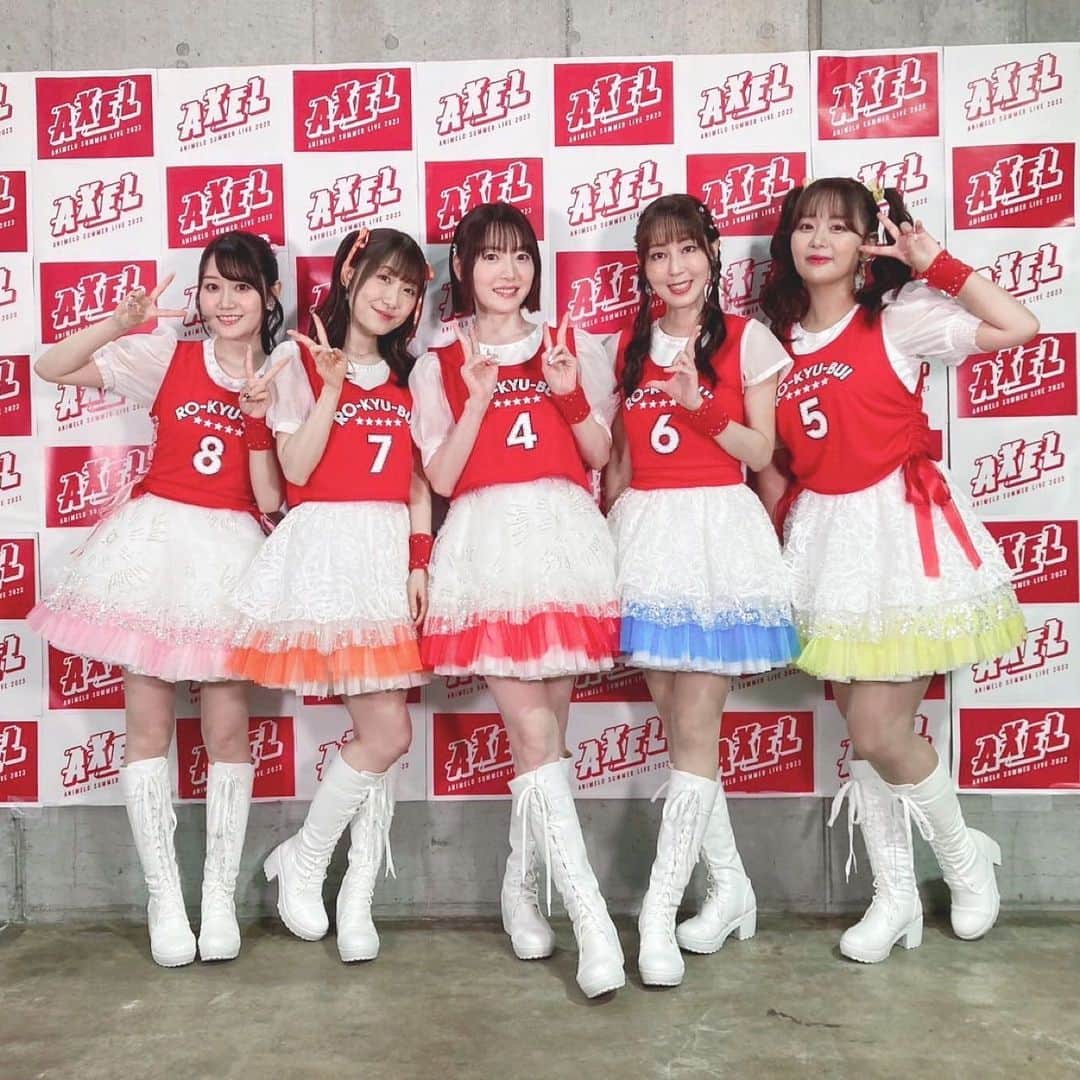 花澤香菜のインスタグラム：「. 昨日のアニサマ楽しかった〜！！！😭 オフショットです☺️🌸✨ 10年ぶりのRO-KYU-BU! ソロの時のオレンジワンピース 小倉唯ちゃん DIALOGUE＋のみんな 豊永利行くん 東山奈央ちゃん 伊藤美来ちゃん 羊宮妃那ちゃん #anisama  #花澤香菜」